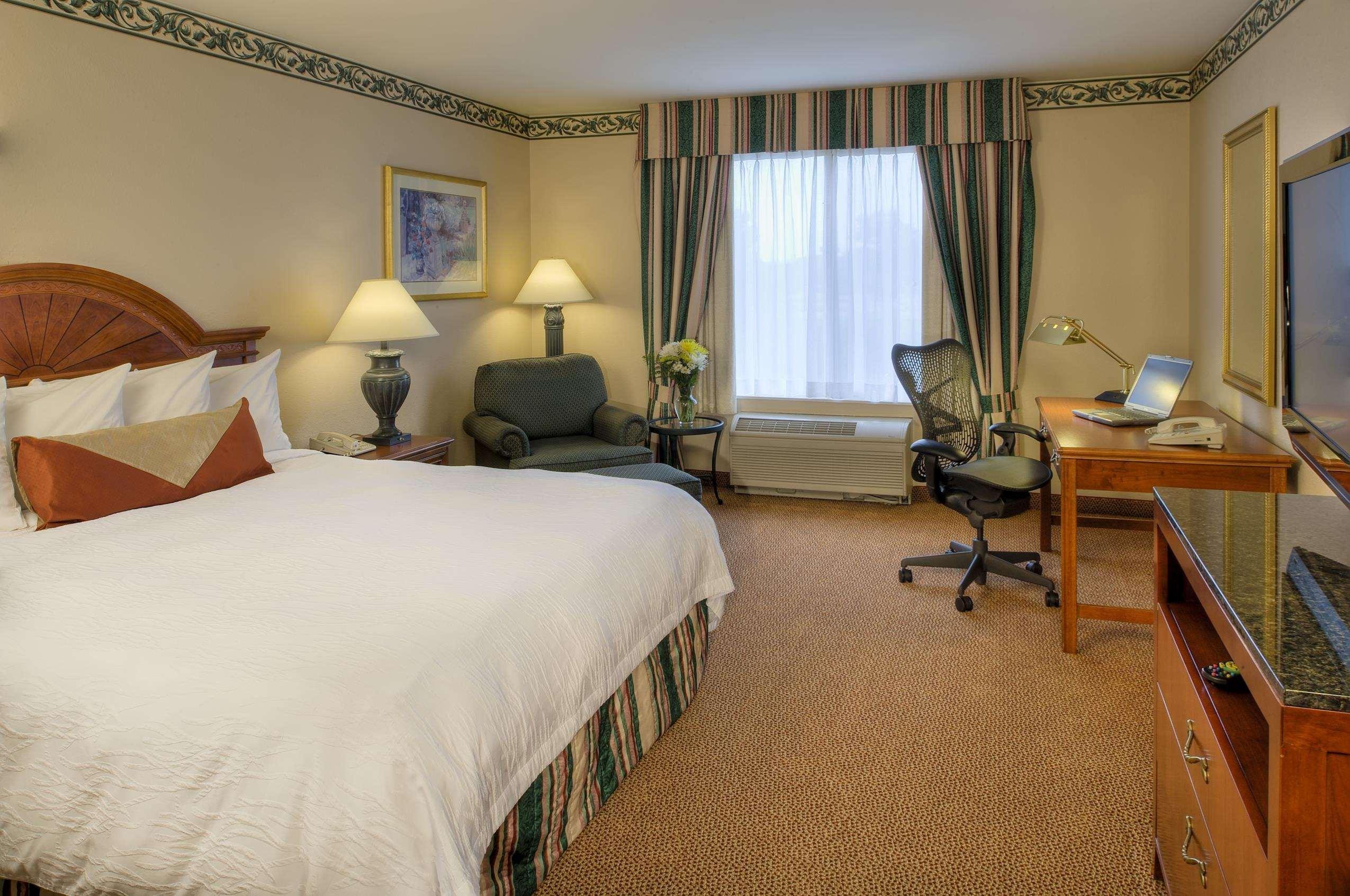 Hilton Garden Inn Saint Charles Exteriér fotografie
