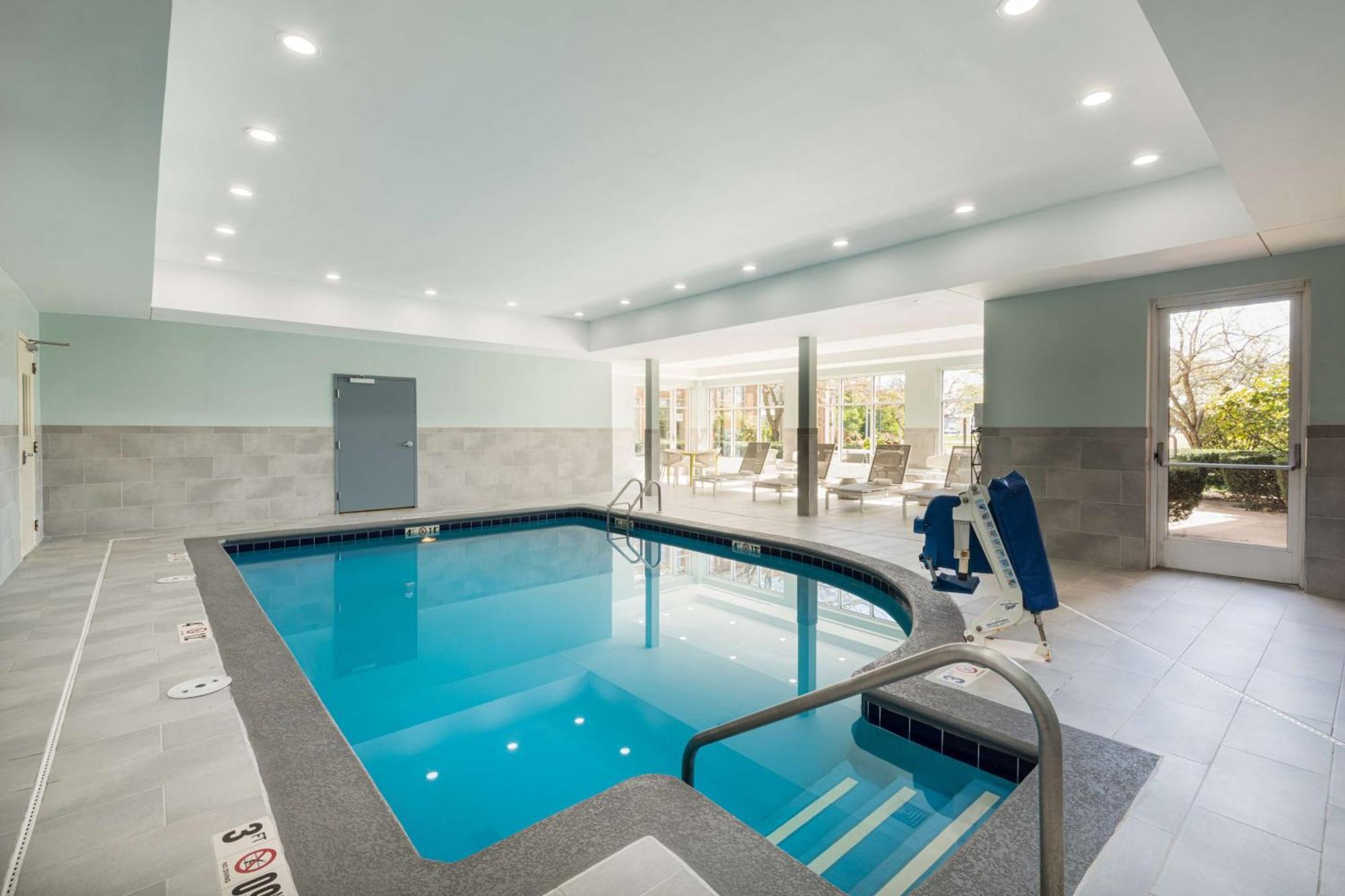 Hilton Garden Inn Saint Charles Exteriér fotografie