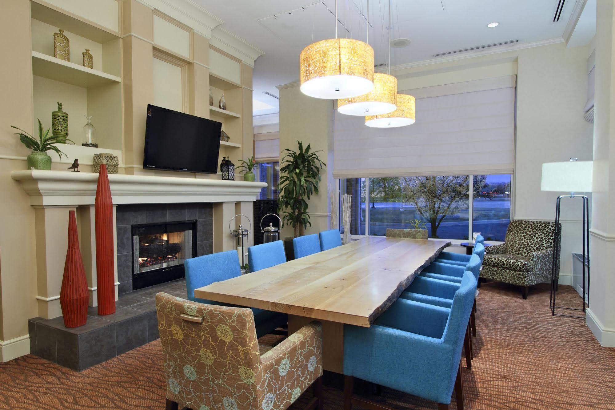 Hilton Garden Inn Saint Charles Exteriér fotografie
