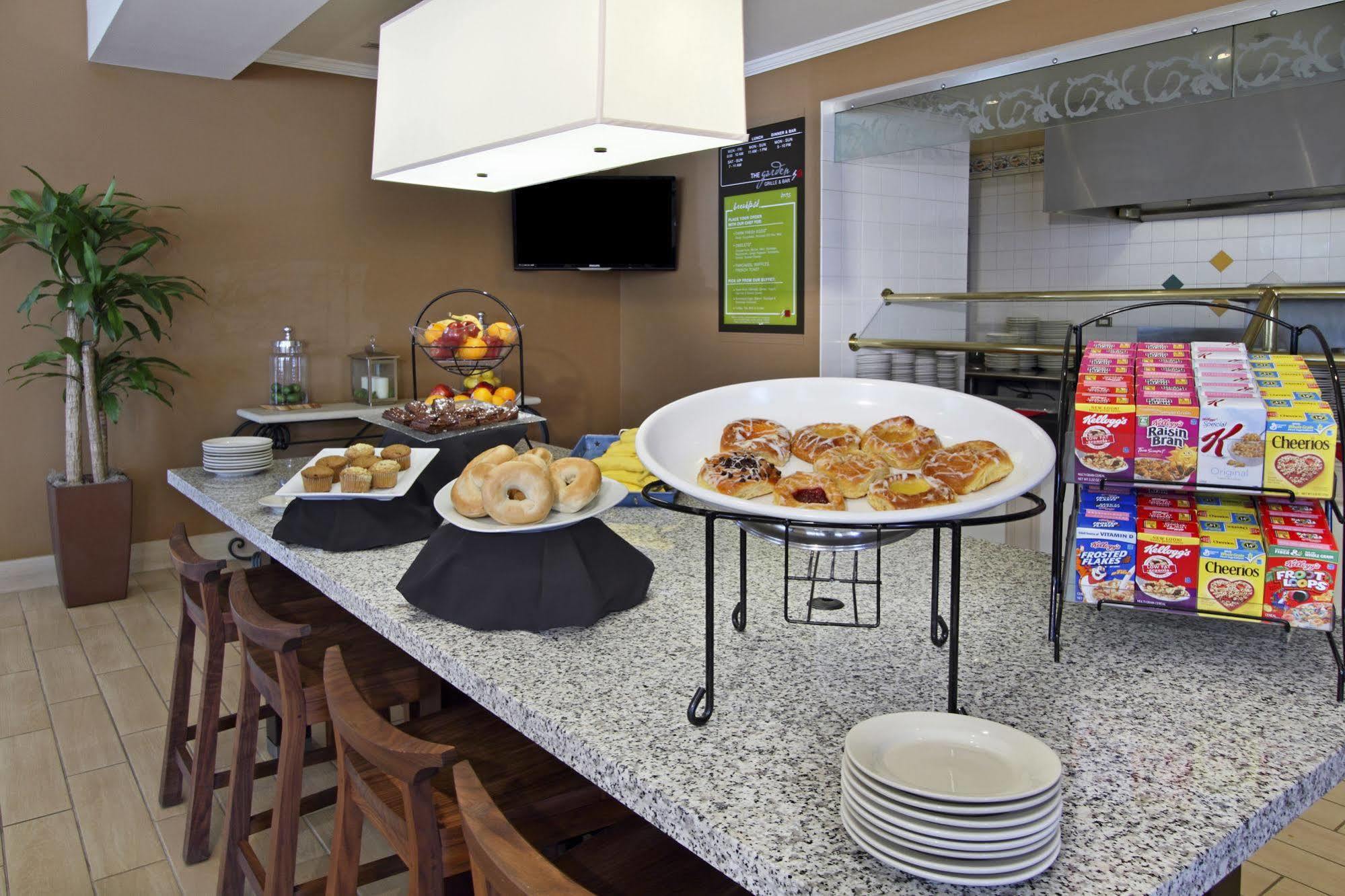 Hilton Garden Inn Saint Charles Exteriér fotografie